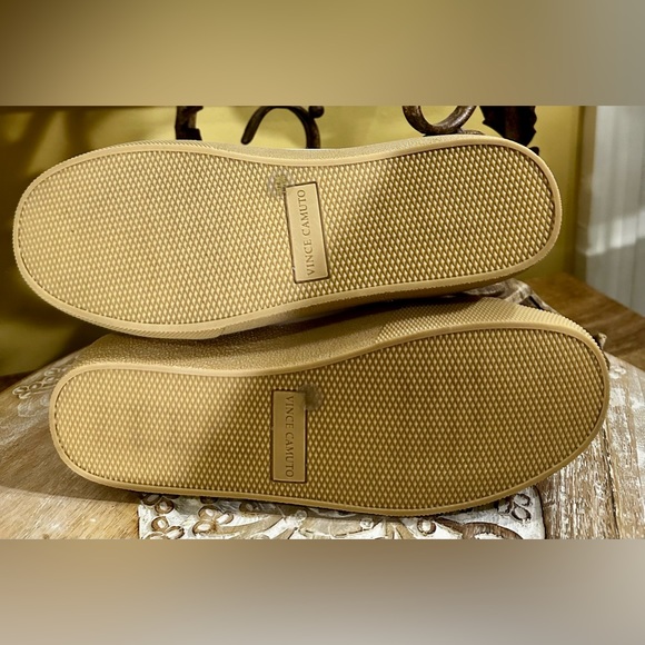 EUC Vince Camuto “Milzy” White Leather Sneakers w/Suede and Brown Accents Sz 7.5 - Picture 9 of 10